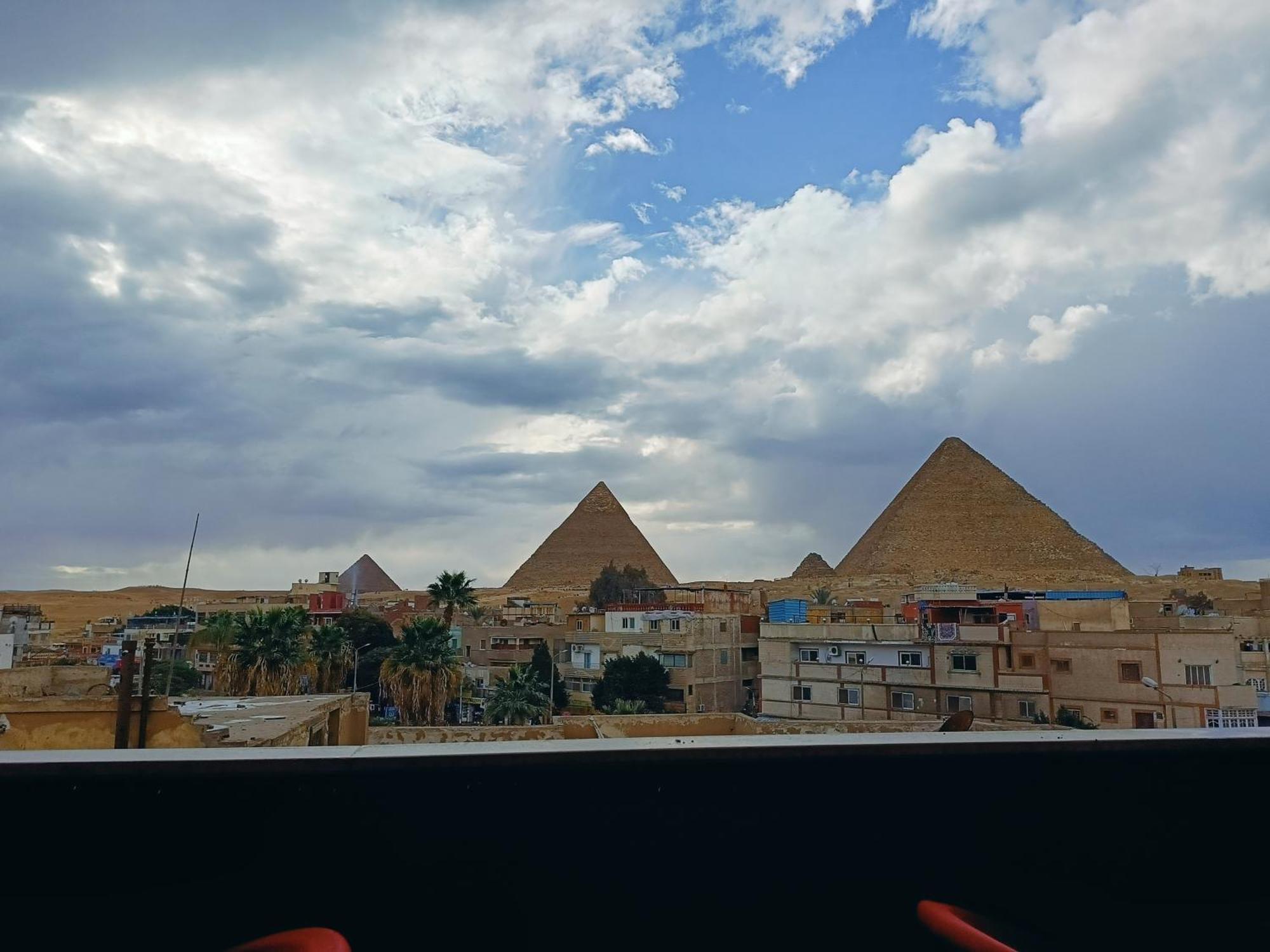 ホテル Magic Golden Pyramids View Kafret el-Gabal エクステリア 写真