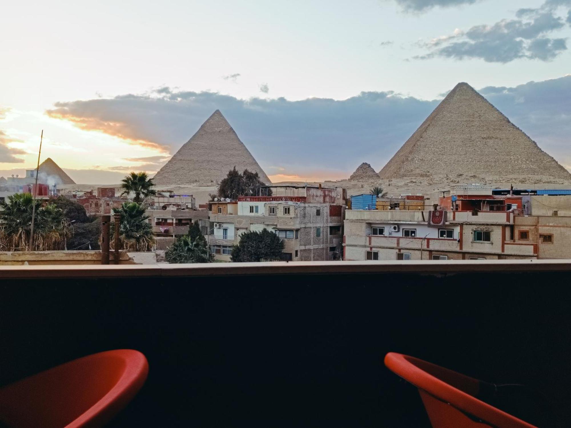 ホテル Magic Golden Pyramids View Kafret el-Gabal エクステリア 写真