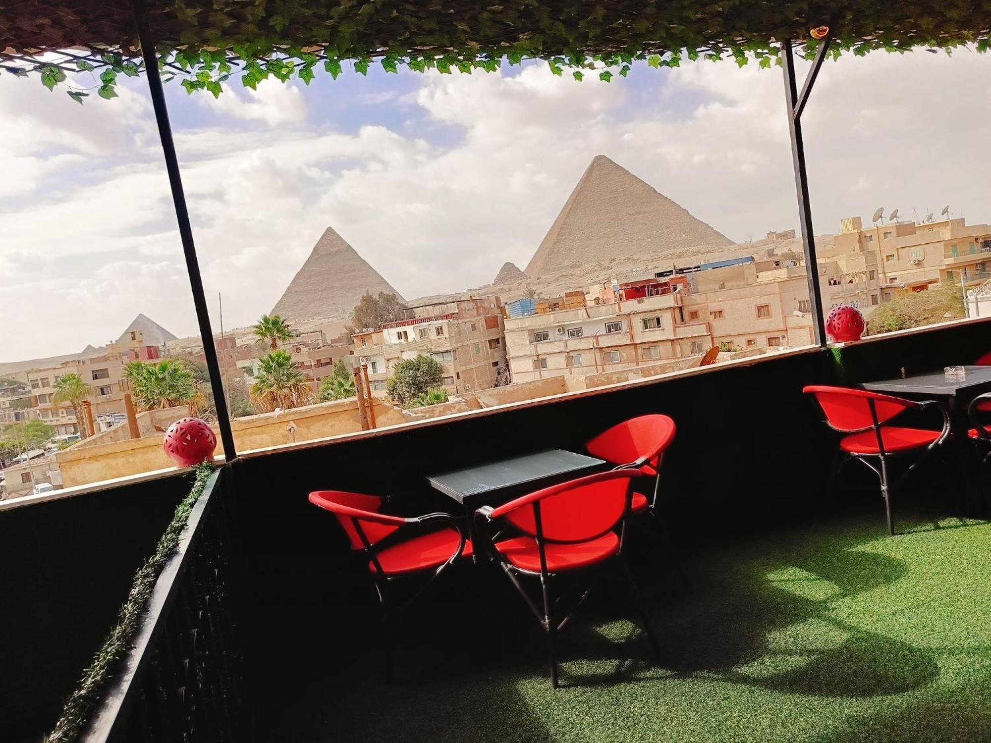ホテル Magic Golden Pyramids View Kafret el-Gabal エクステリア 写真