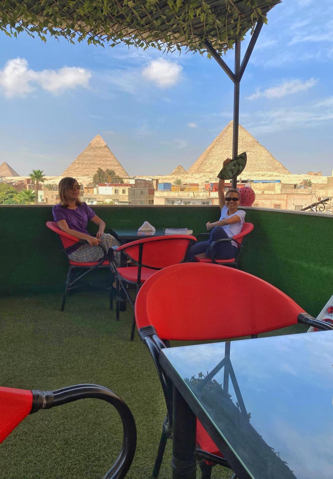 ホテル Magic Golden Pyramids View Kafret el-Gabal エクステリア 写真